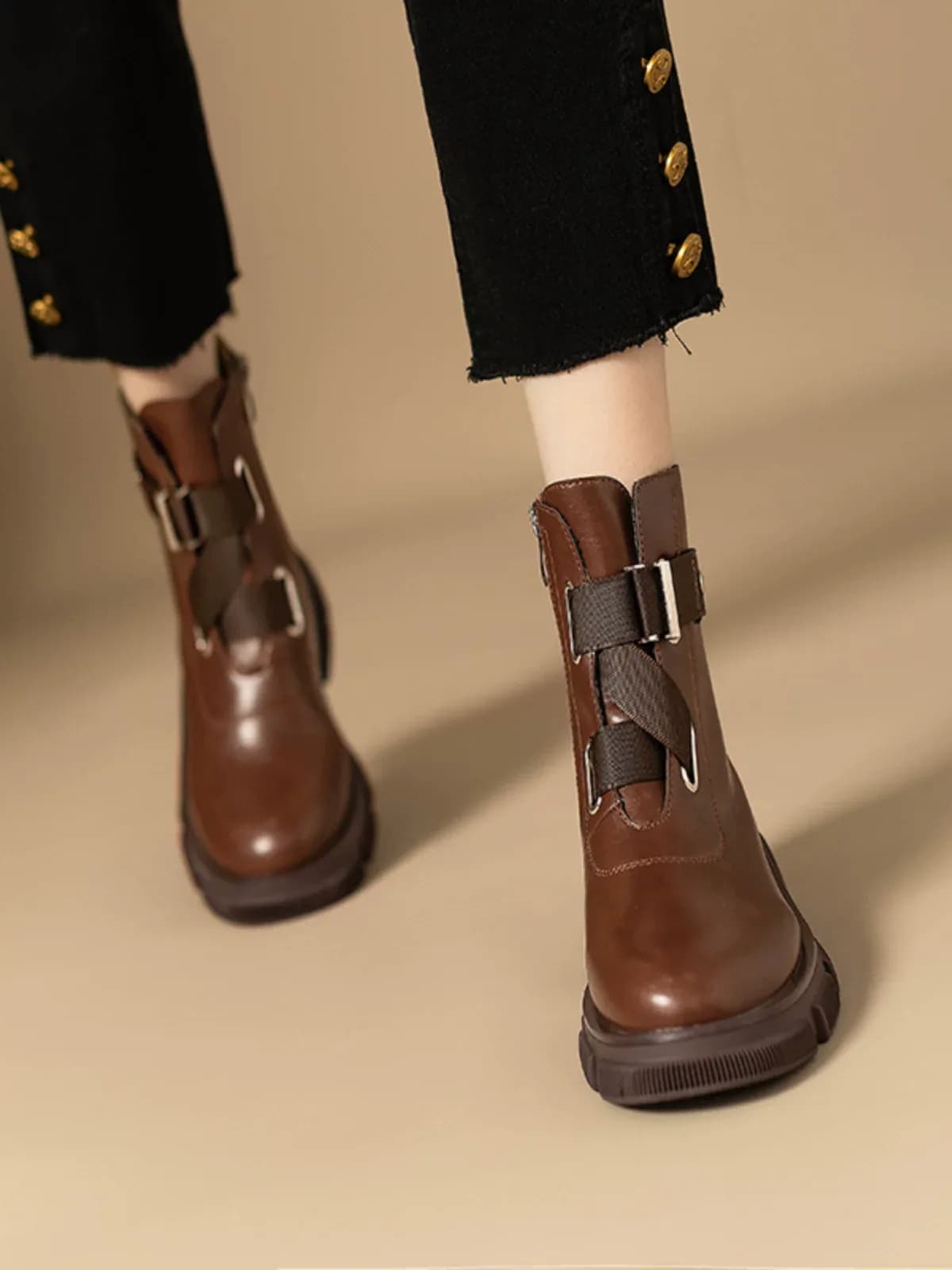 نیم بوت بغل زیپ چرم زنانه کد 2331