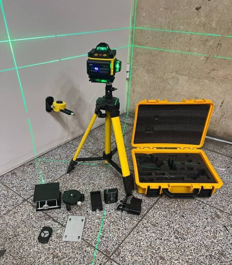 تراز لیزری طرح دیوالت نور سبز شارژی ریموت دار 4 خط