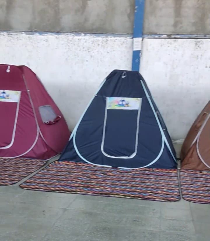 چادر مسافرتی ضد آب 4 نفره جنس برنو برزنتی ( با پنجره طرح ایتالیایی )