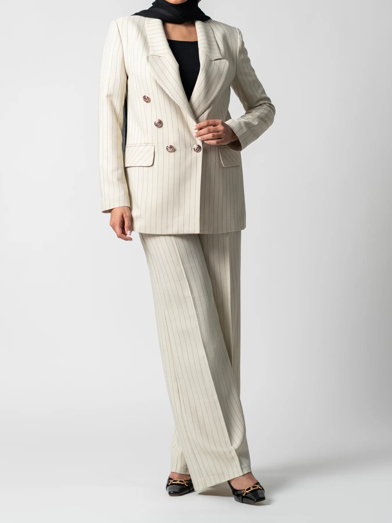 کت شلوار زنانه کرم دیپلمات شش دکمه