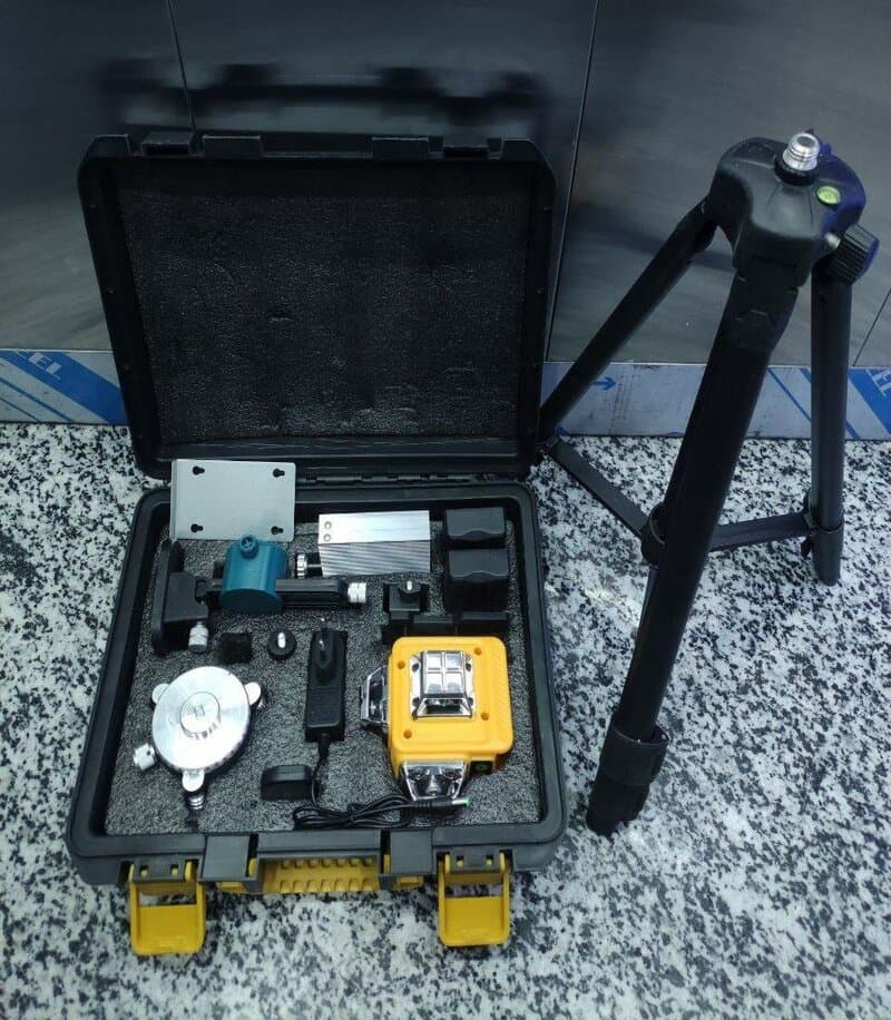 تراز لیزری نور سبز شارژی طرح دیوالت360 درجه 4 خط 4 بعدی مدل 4D