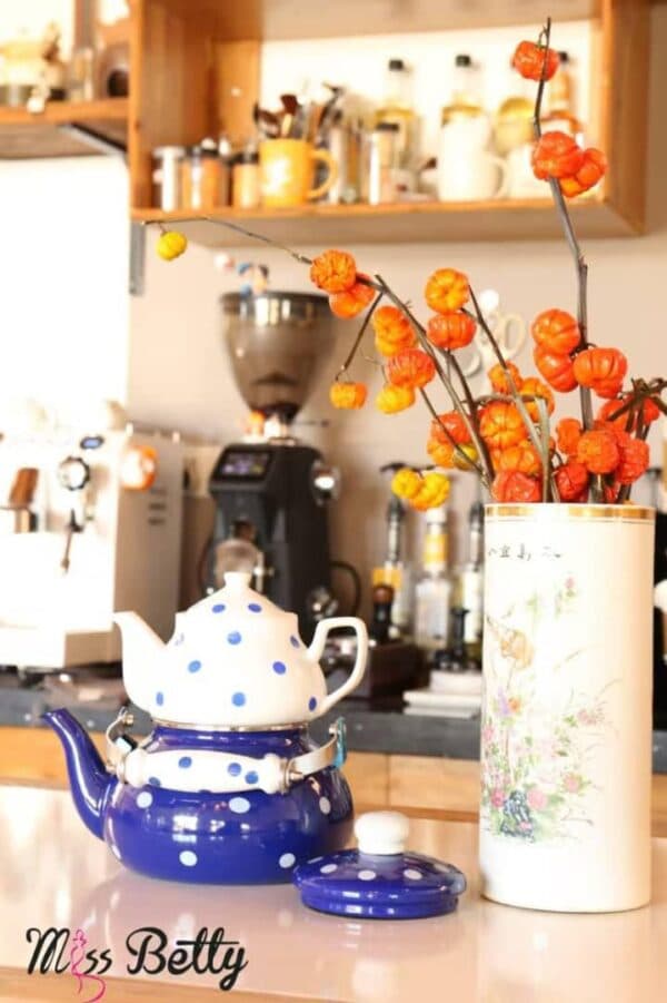 ست کتری قوری لعابی طرح توپی miss betty به همراه 4 فنجان