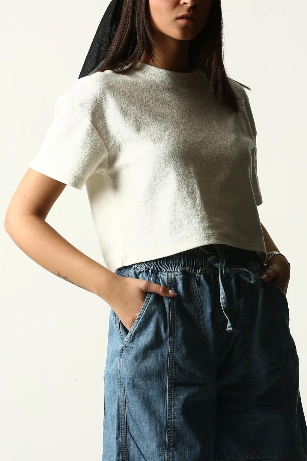 تیشرت کراپ باکسی یقه گرد زنانه