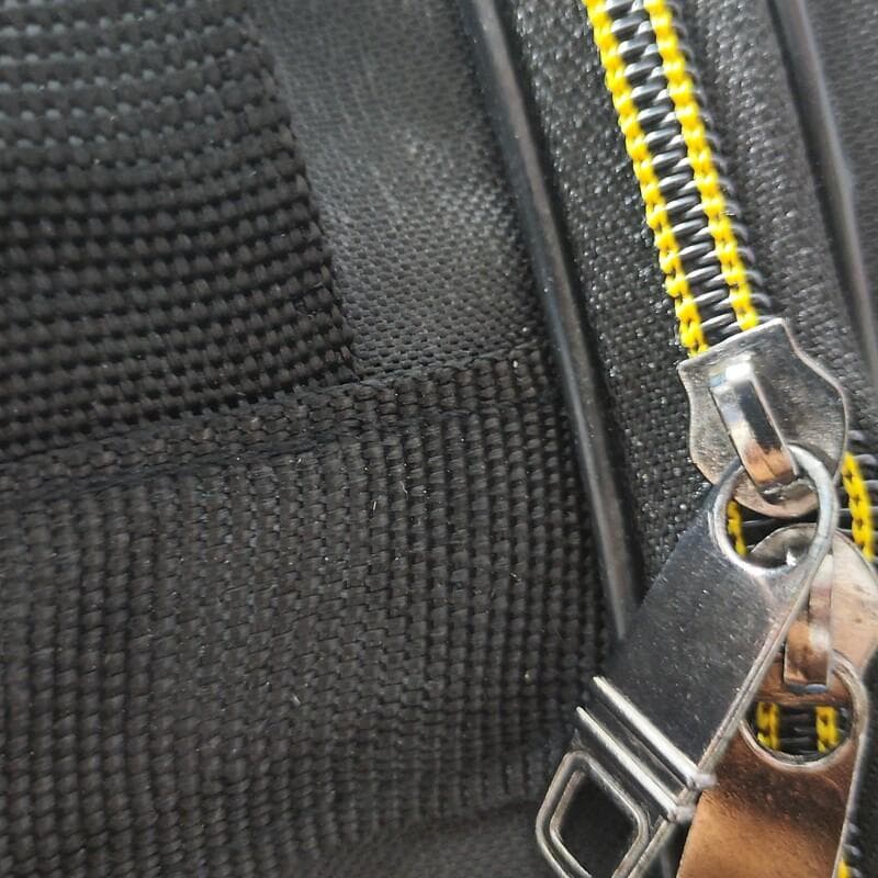 ساک مسافرتی با زیپ زرد