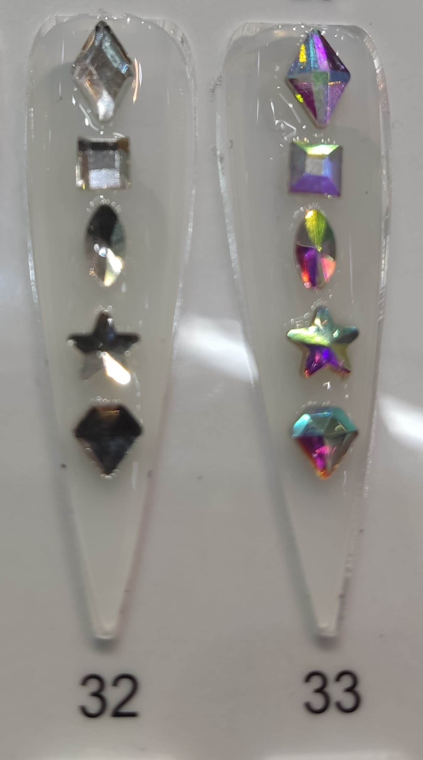 دیزاین نگین ژورنالی طراحی ناخن کدهای 32 و 33 نرلین Nerlin