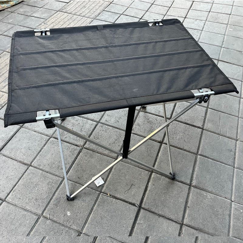 میز مسافرتی تاشو با اسکلت بندی ضربدری و رویه برزنتی تقویت شده با فلز کد5