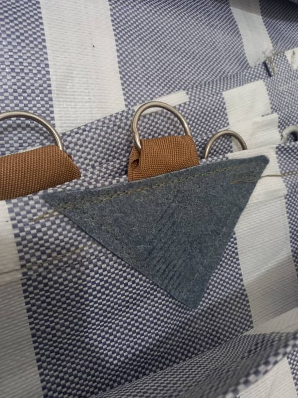 چادر نیسان 4 در5 گونی ضد آب با 4 ردیف قلاب و دم اسبی دوخت محکم و سفارشی برای بار های بلند مناسب نیسان 4 در5 چادر خاور