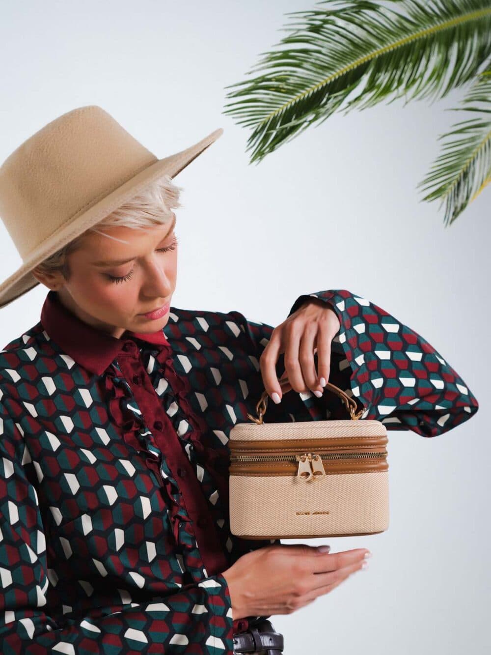 کیف دوشی زنانه دیوید جونز مدل CM7417