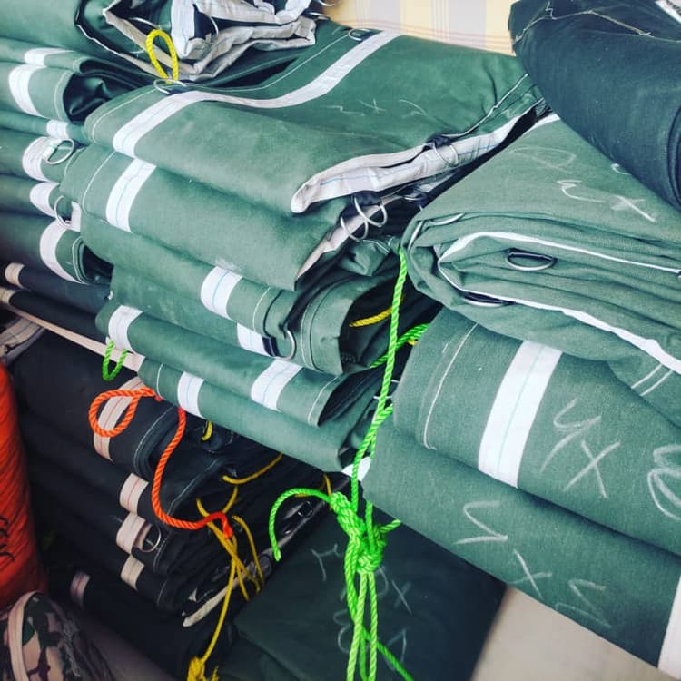 چادر برزنت وانت پیکان و نیسان ضداب سایز ۳ در ۳ Berezent neysan