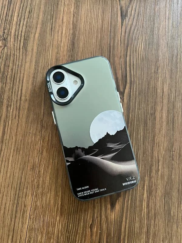 کاور موبایل آیفون ماه و کویر