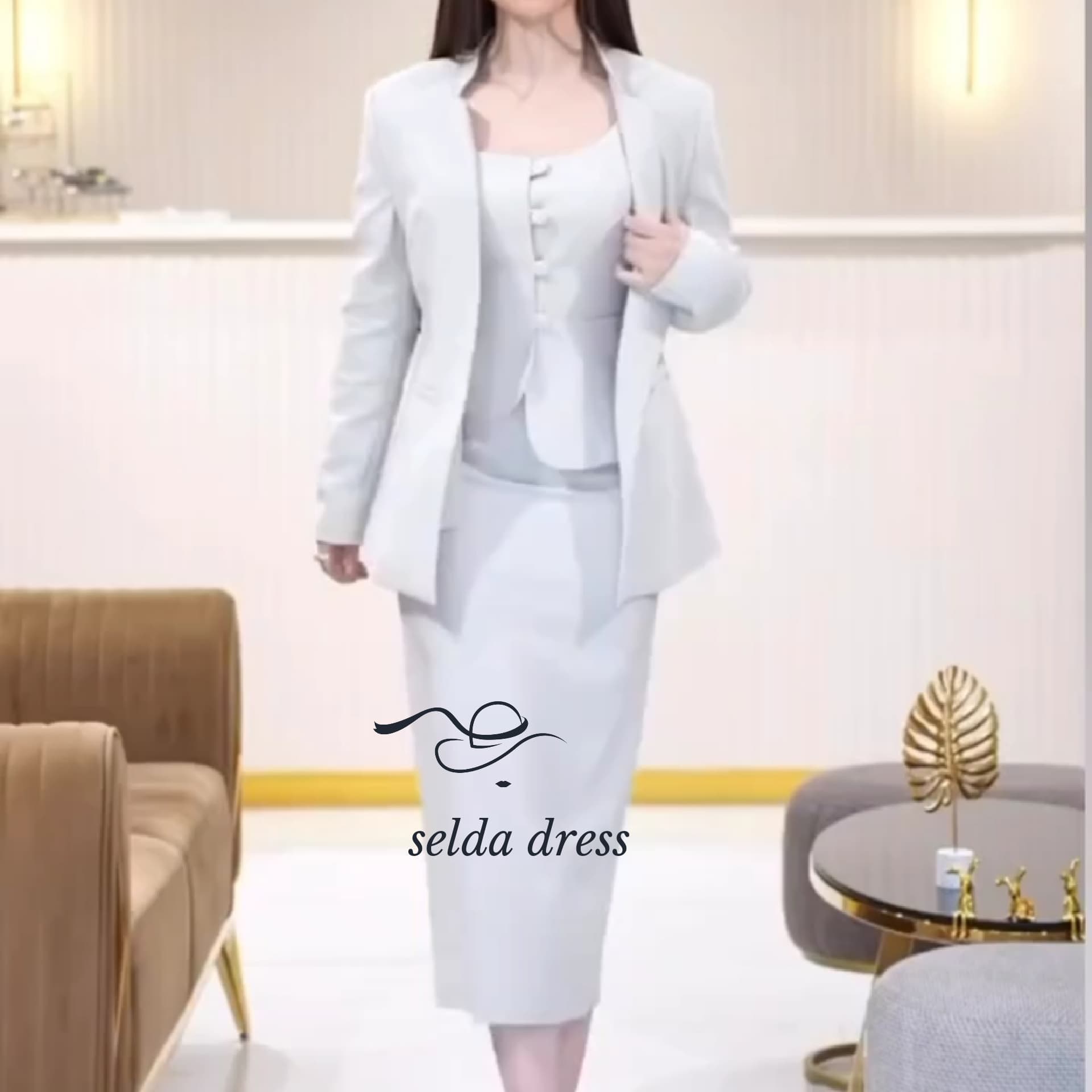 ست رسمی زنانه سه تکه (کت، تاپ و دامن) رنگ طوسی روشن – استایل شیک ۲۰۲۵ کد ۱۹۸۹