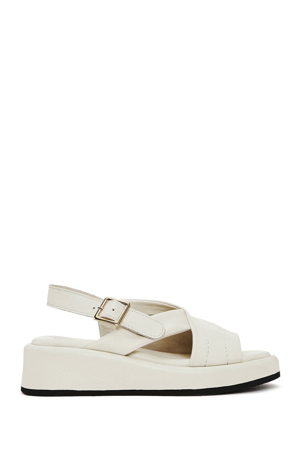 صندل زنانه بژ چرم بنددار تخت ضخیم دری مد