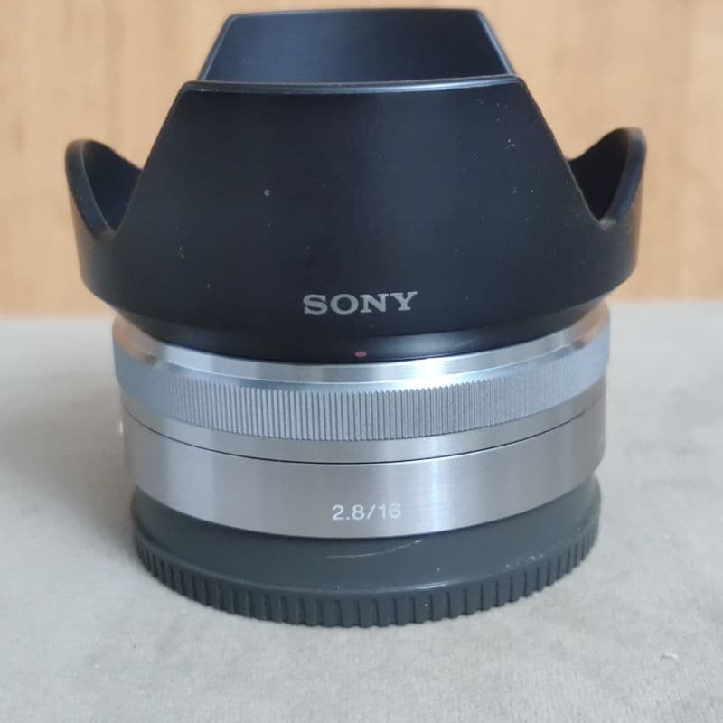 لنز دست دوم لنز سونی Sony E 16mm f/2.8 Lens Silver no box (جعبه ندارد)
