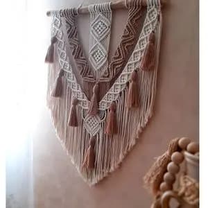 دبوارکوب اویز منگوله دار مکرومه طرح آرامش