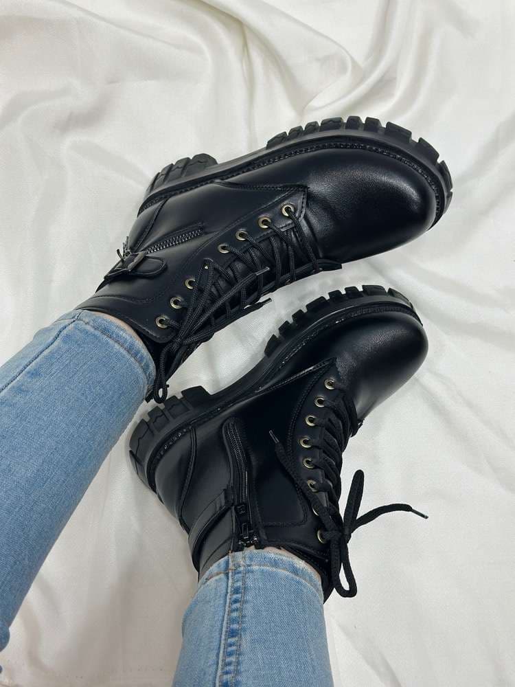 نیم بوت ستینا