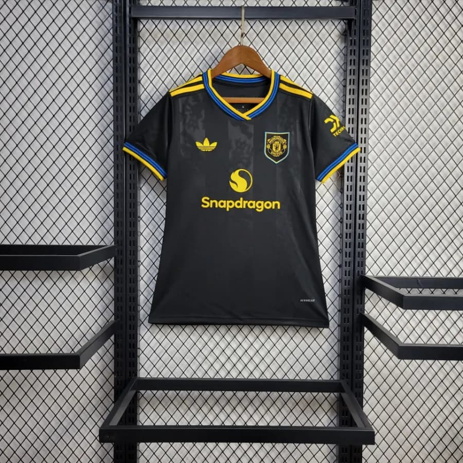 لباس دخترانه منچستریونایتد 2026-2025 کیت سوم