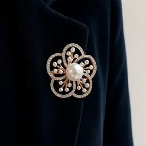سنجاق سینه زنانه مدل گل مرواریدی از جنس ابکاری رادیوم