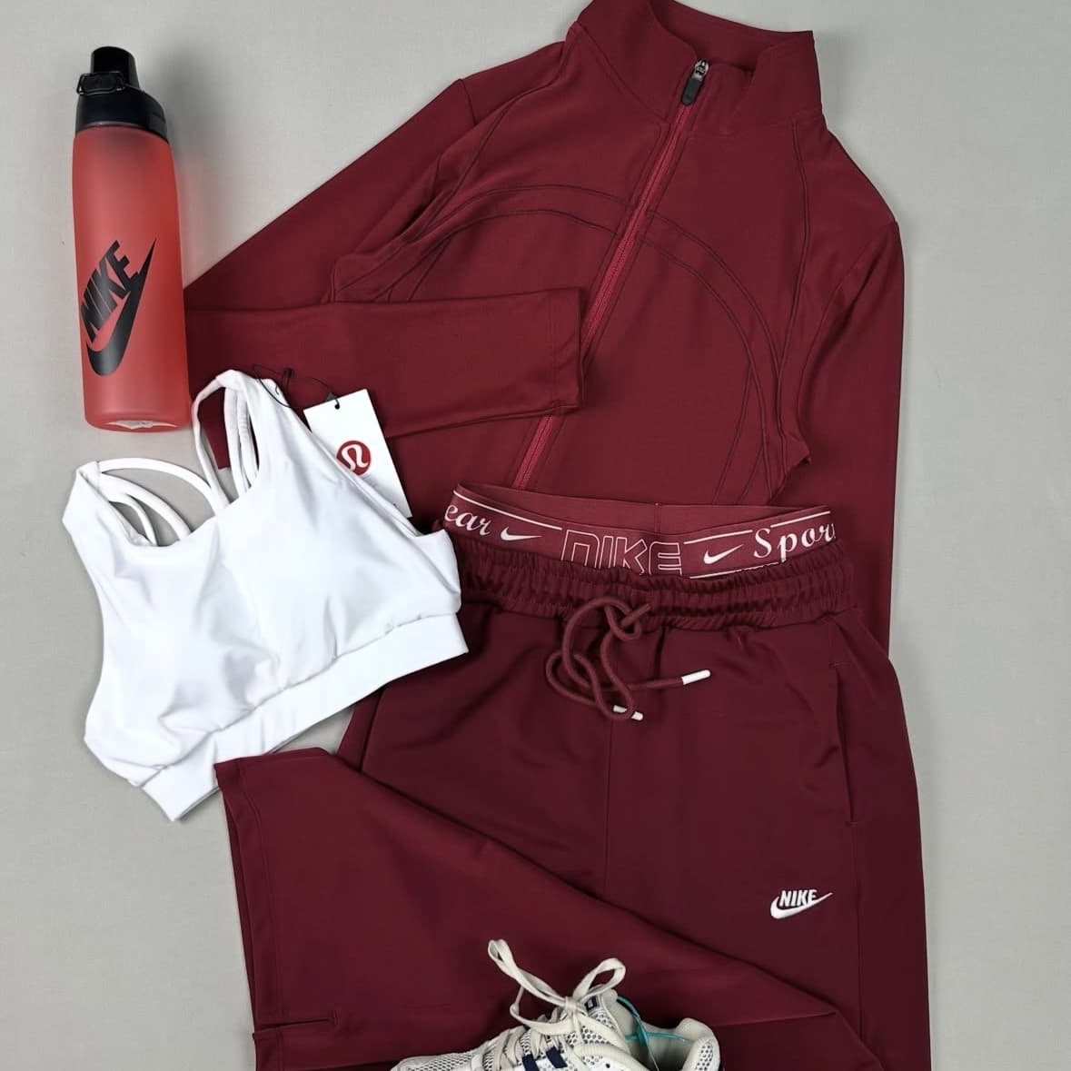 ست پیشنهادی زرشکی/سفید