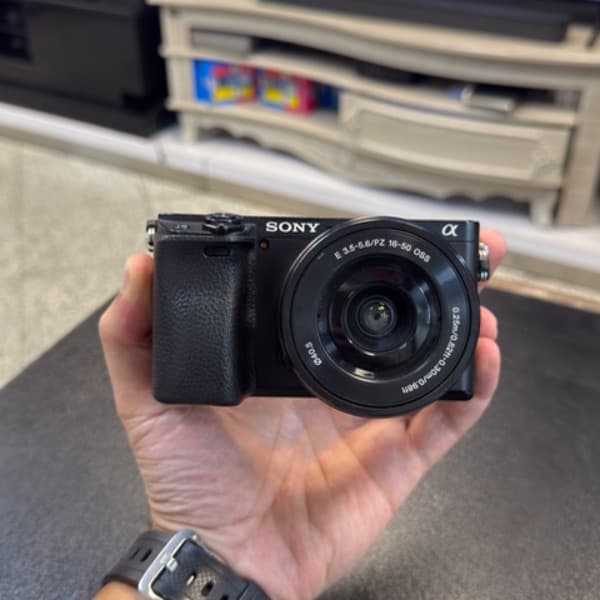 دوربین دست دوم Sony a6400 Mirrorless Camera kit 16-50mm (70/000 شات)