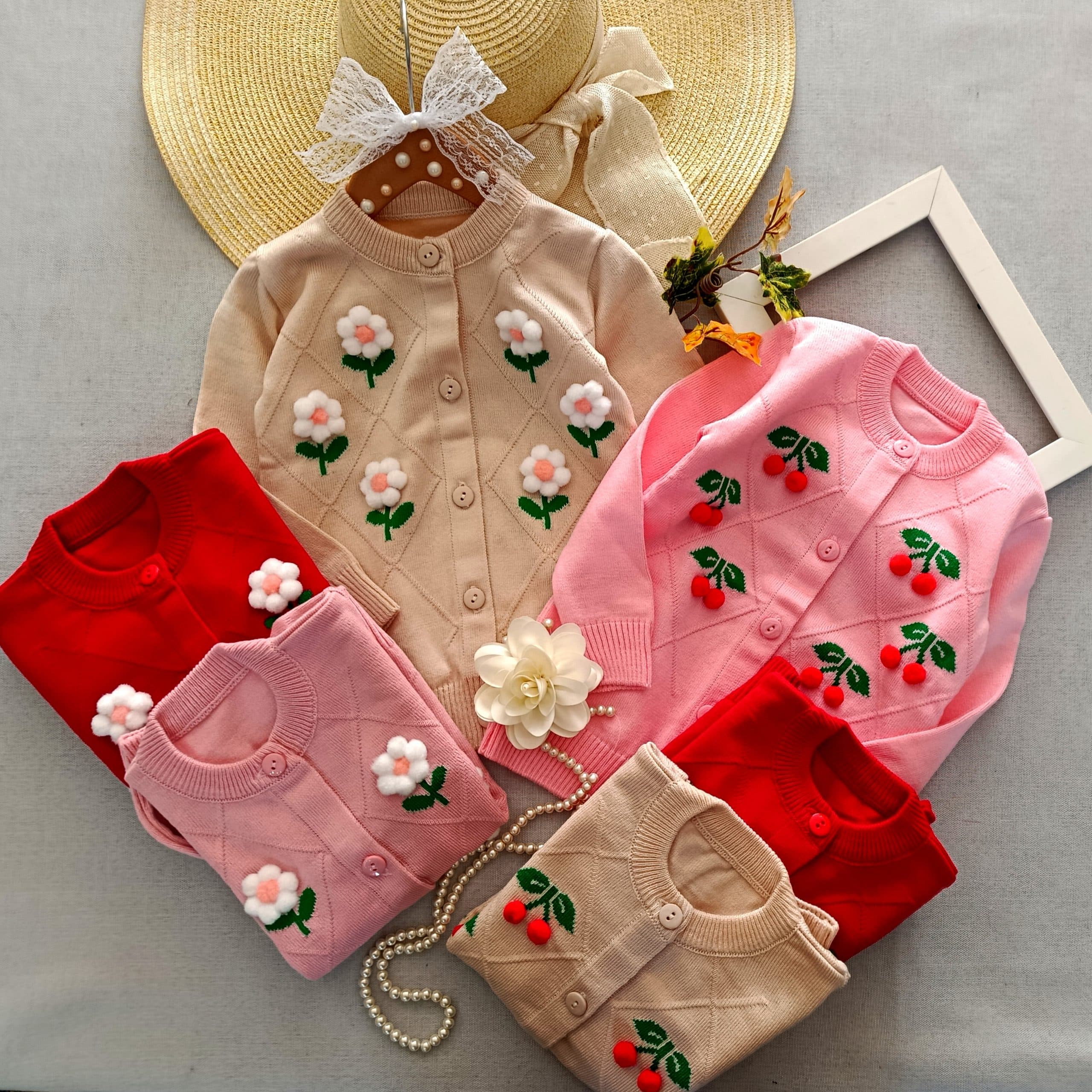 ژاکت بافت آلبالو و گل