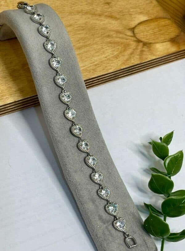 دستبند استیل قلبی نگین دار رنگ ثابت برند Stainless steel