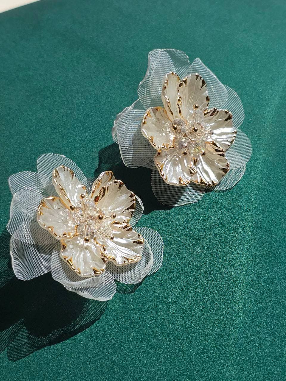 گوشواره گل سرامیکی تور دار