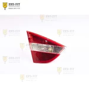 چراغ خطر عقب چپ روی درب صندوق J5