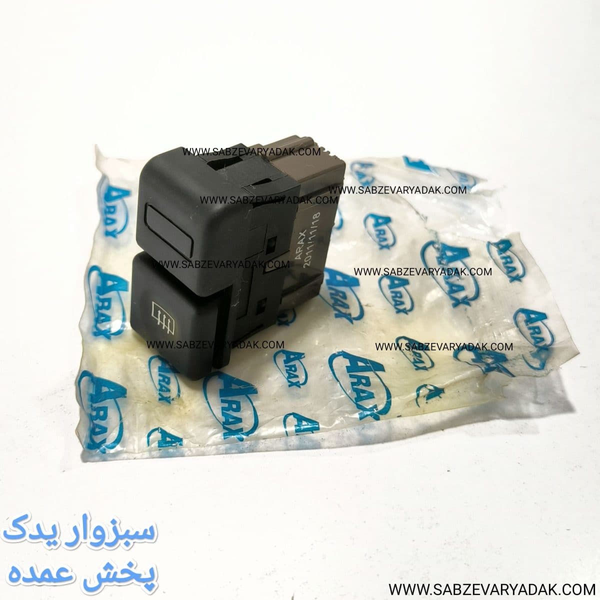 کلید گرمکن شیشه عقب پژو 405 برند ARAX