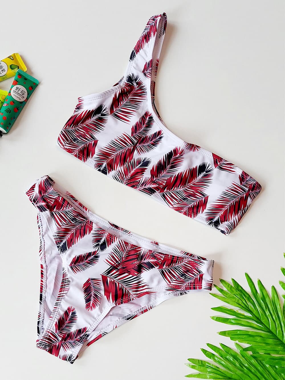 لباس مایو بیکینی استخر زنانه دو تکه مدل یک طرفه برند شین ( shein ) سفید و قرمز