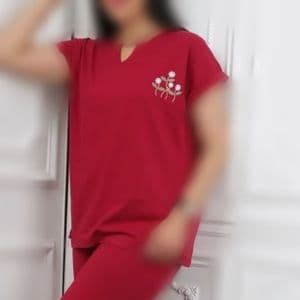 تیشرت قواره دار یقه V زنانه گلدوزی شده