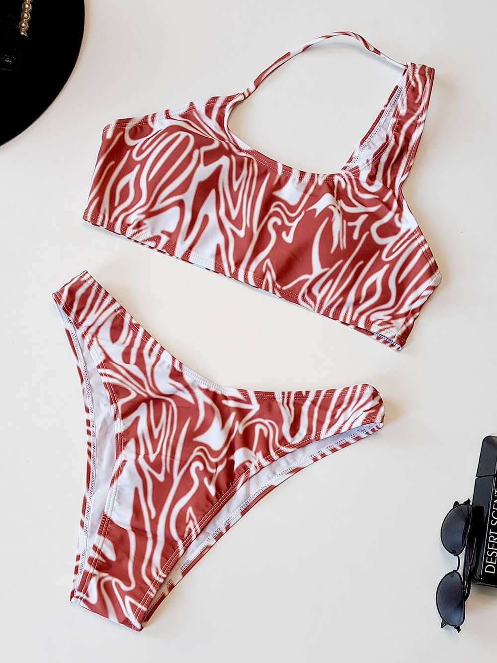 بیکینی مایو شنا دو تیکه زنانه نیم تنه کوتاه برند شین ( shein ) قرمز و سفید رنگ
