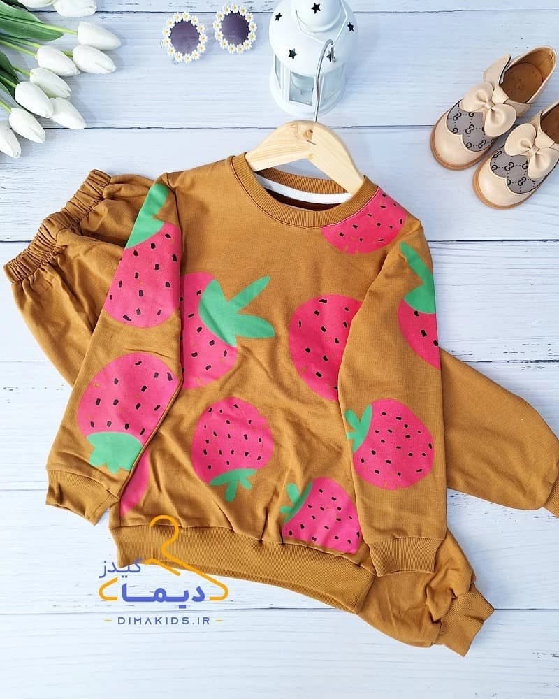 ست بلوز و شلوار کاراملی طرح توت فرنگی