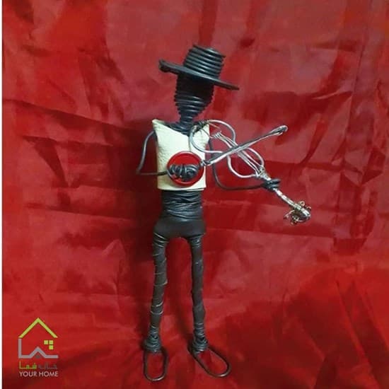 مجسمه مفتولی تک ویولونیست