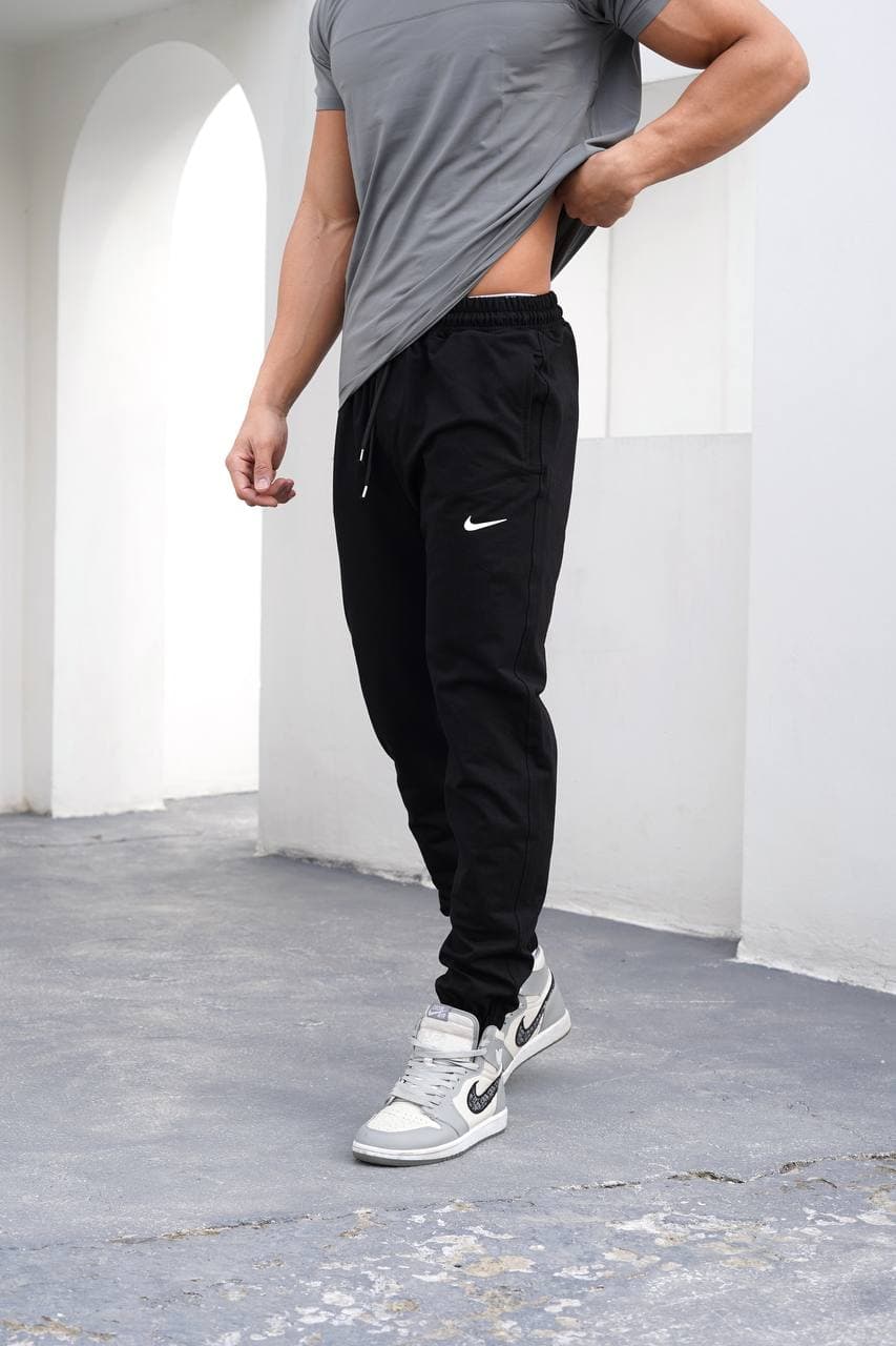 اسلش ورزشی مردانه نایک دورس نخی کد ۶۰۲۴