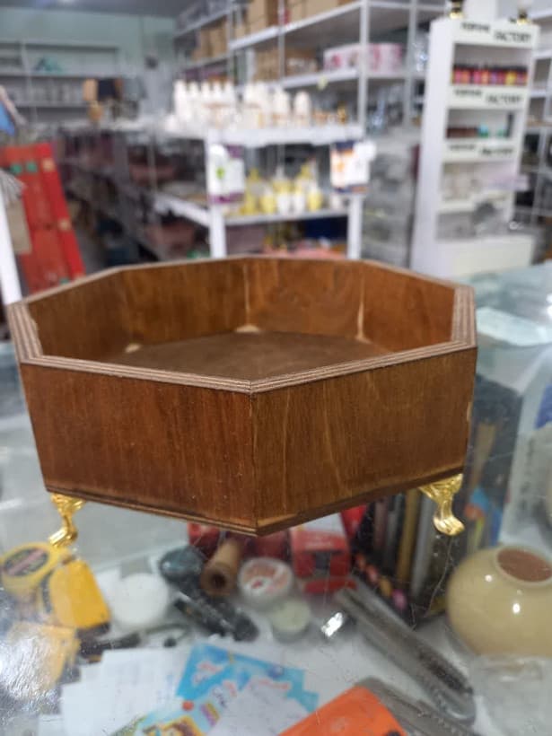 میوه خوری پایه دار چوبی