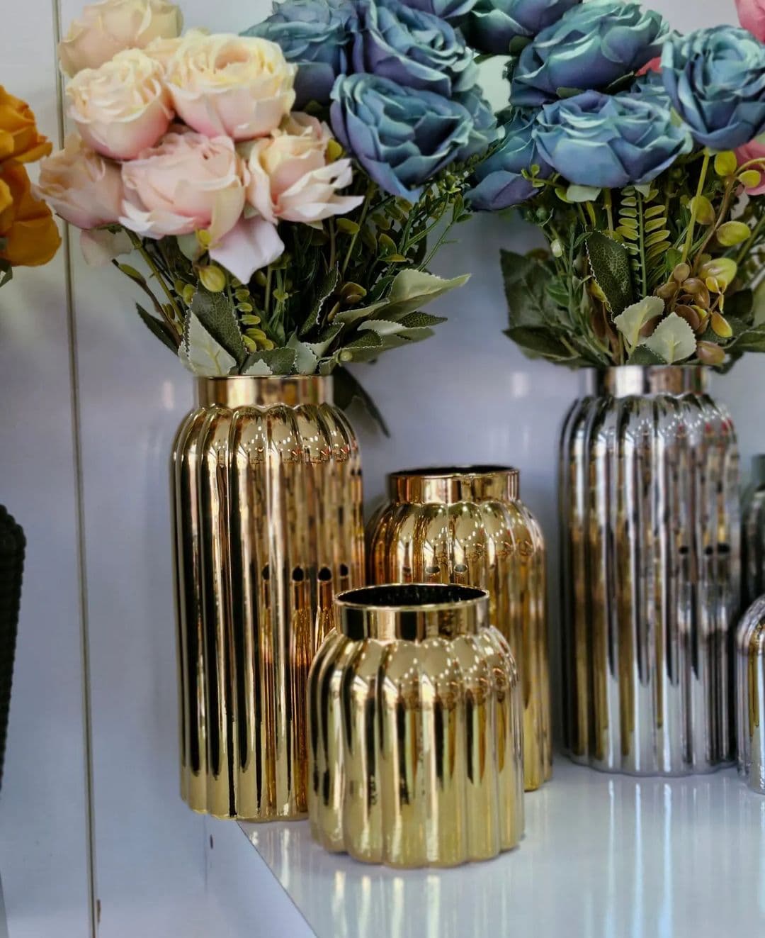 گلدان شیشه ای دکوری سه،سایز مختلف در سه رنگ طلایی