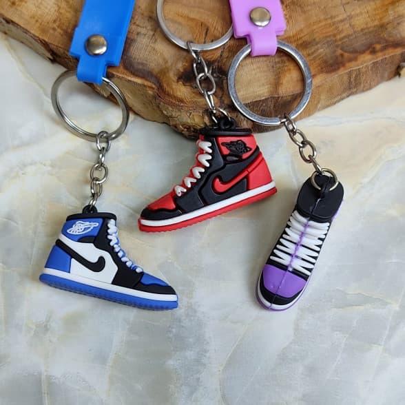 جاکلیدی سیلیکونی وارداتی کفش نایکی همراه با بند آویز