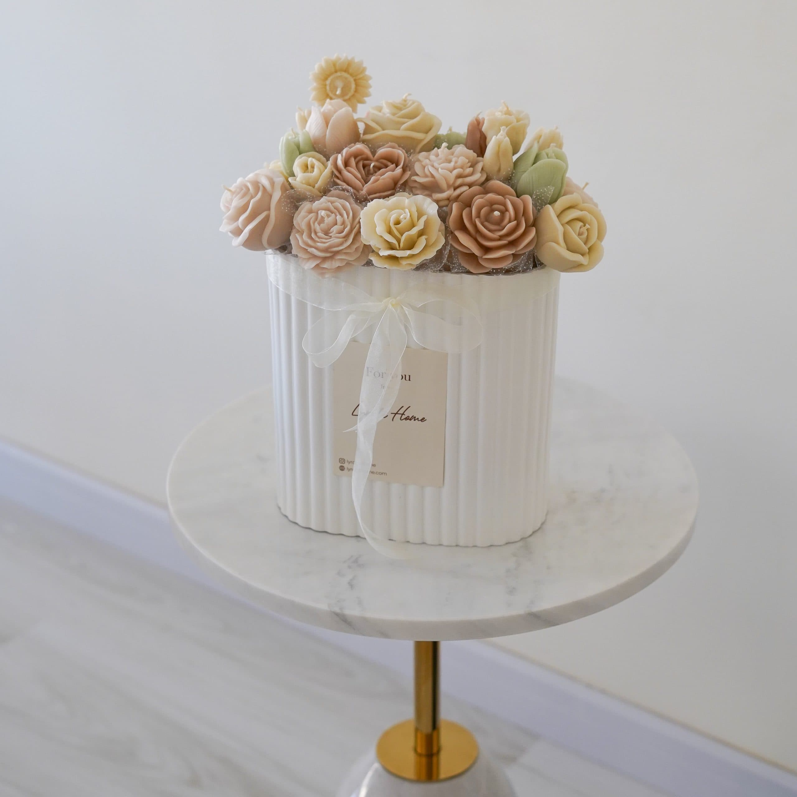 شمع دست ساز باکس گل شیاردار بیضی