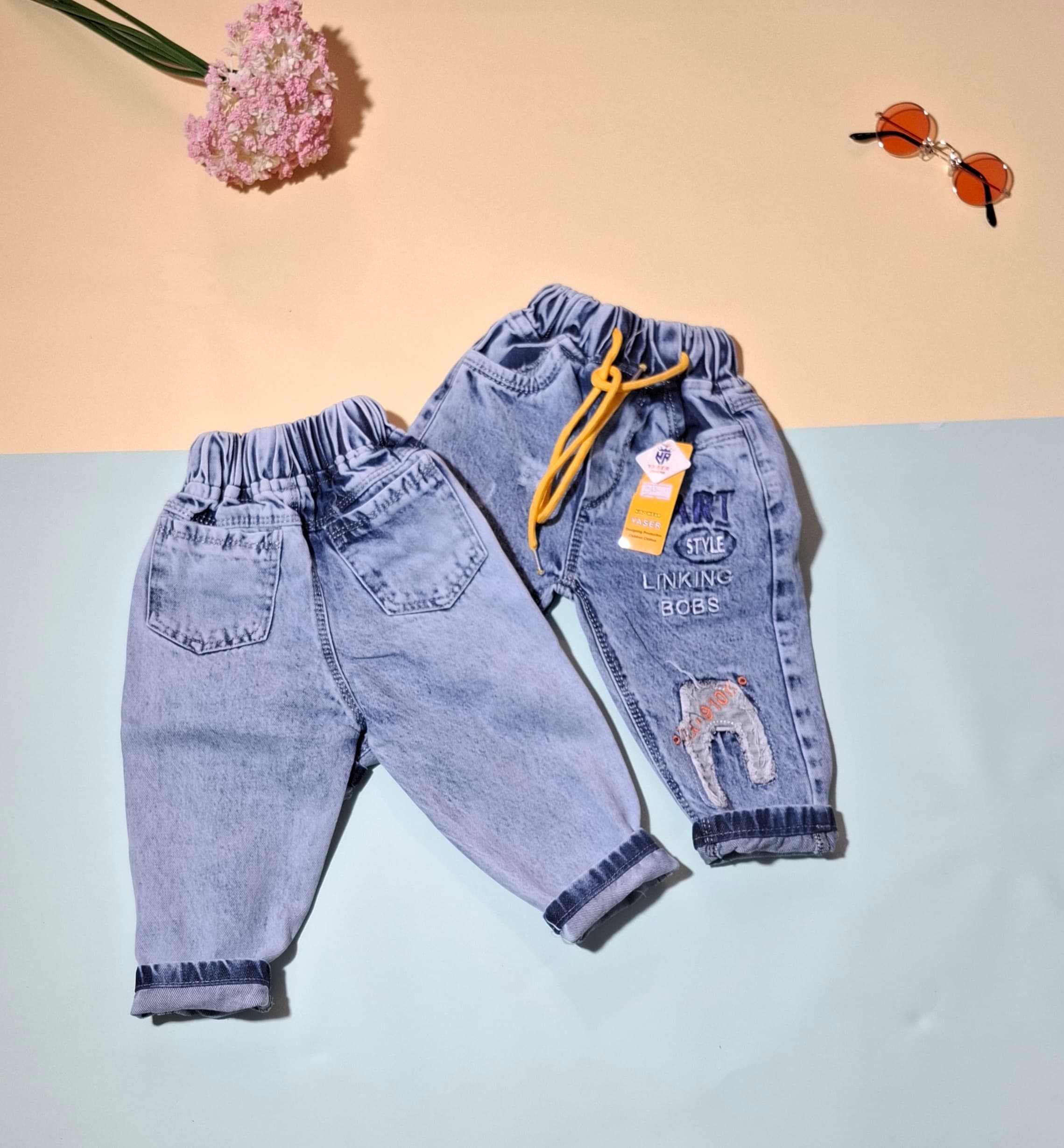 شلوار جین اسلپ نقلی طرح start مناسب 1 تا 7 سال شناسه :654