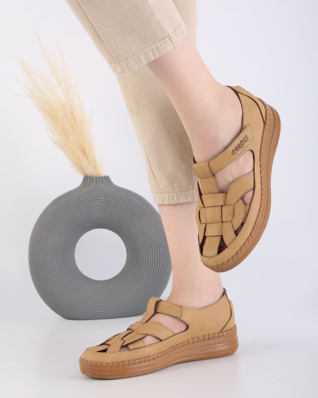 کفش طبی زنانه خارپاشنه دار راحتی چرم دخترانه تابستانی مناسب پیاده روی 6 ماه ضمانت