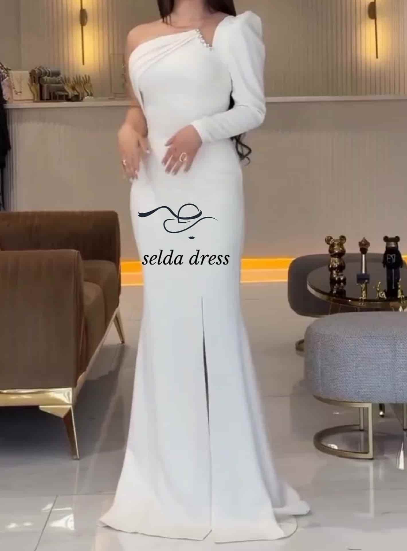 پیراهن مجلسی سفید ۱۹۷۲