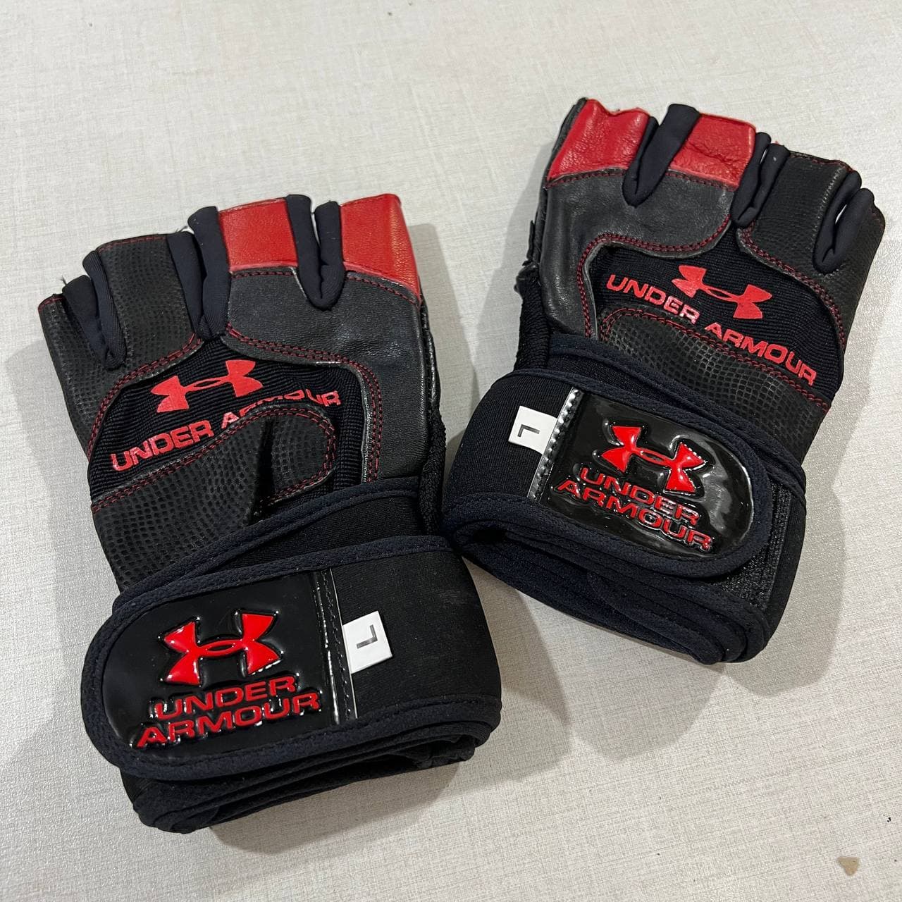 دستکش بدنسازی چرمی – پارچه ای آندرآرمور کد ۸۴۳۷