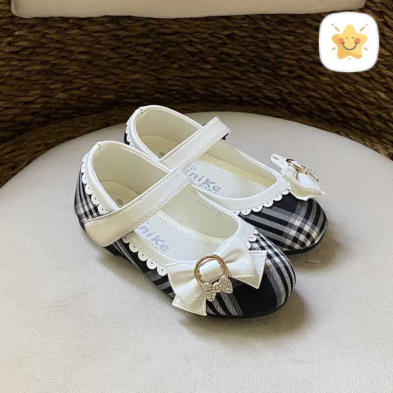 کفش دخترانه تخت وارداتی برند kenike سایز 25 تا 30 ورنی سفید