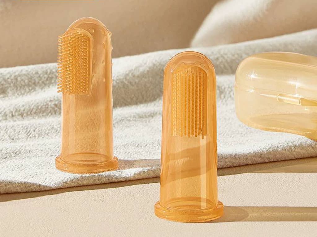 مسواک انگشتی طرح هی اور شی قابدار