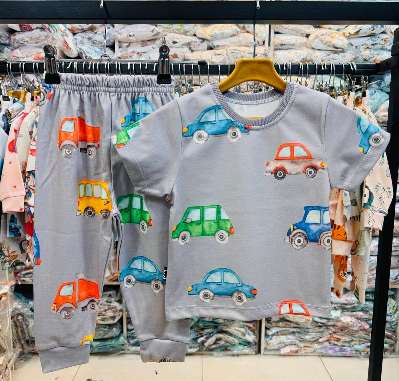 آستین کوتاه و شلوار راحتی بچگونه جنس پنبه چاپ ماشین طوسی