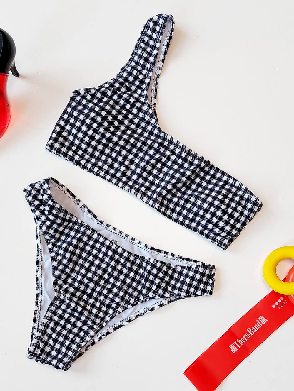 لباس شنا زنانه دو تیکه مدل یک طرفه برند شین ( shein ) طرح چهارخانه مشکی و سفید رنگ