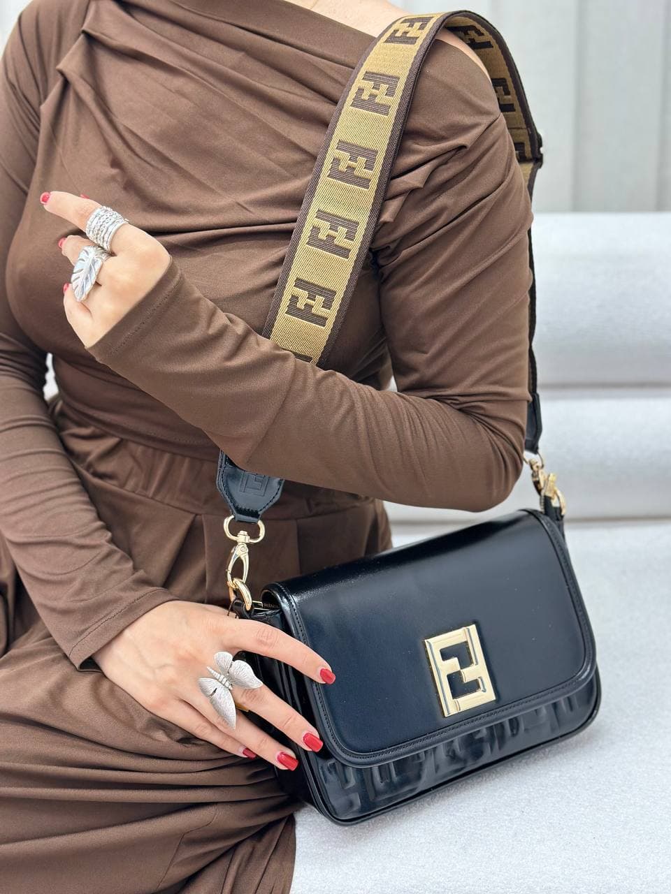 کیف فندی شیو