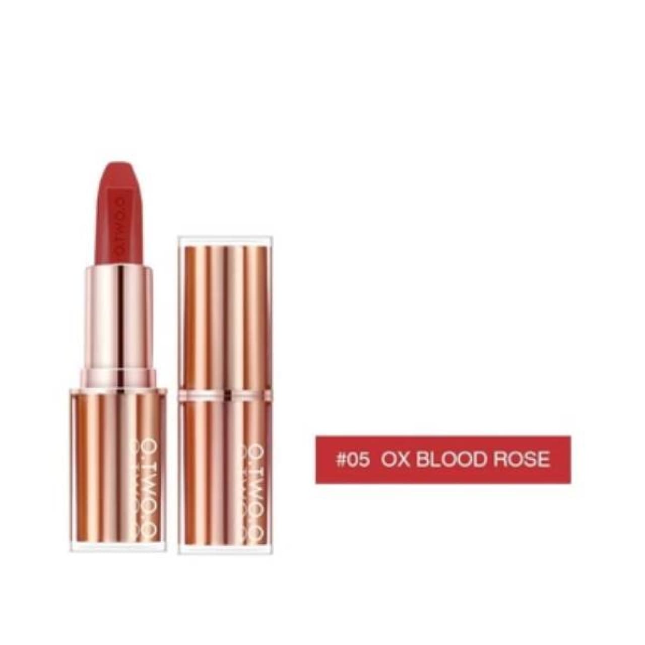 رژ لب مرطوب و بادوام او تو او کد 5 رنگ قرمز تیره حجم 4.5 گرم