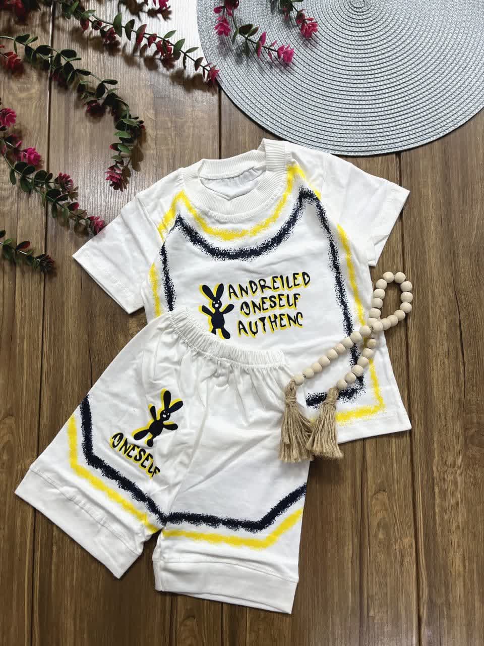 لباس بچه گانه تیشرت شلوارک خرگوش ایستاده